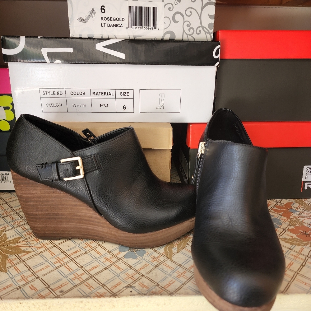 Scholls size 6